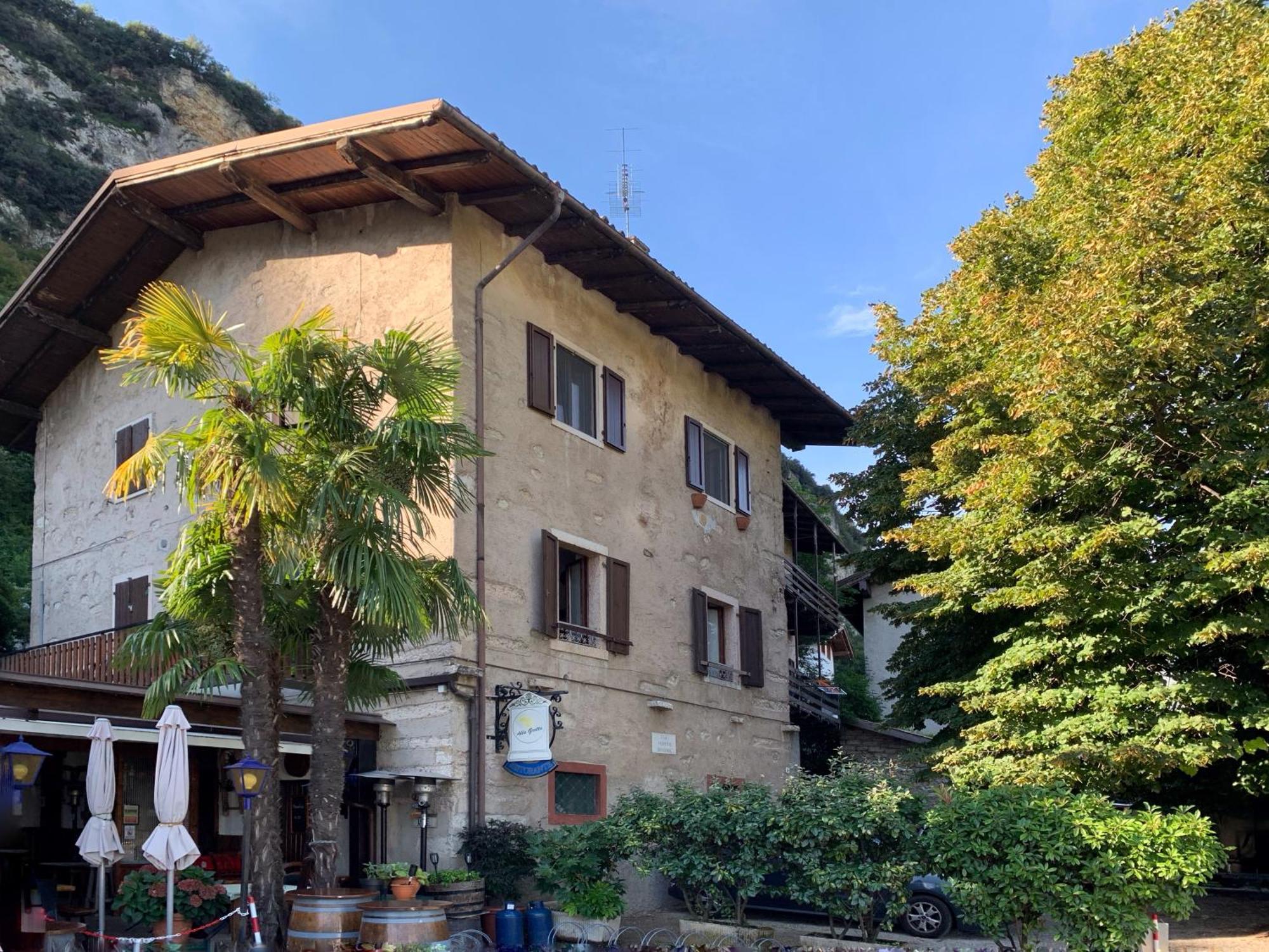 G-House Modernes Apartment Mit Tollem Ausblick Riva del Garda Exterior photo